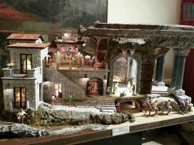 Il nostro viaggio parte dalla mostra del Museo diocesano, qui un presepe che raffigura un contesto di vita rurale 